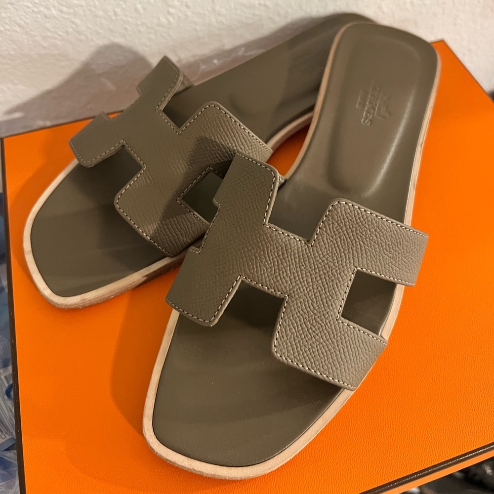 Hermes Oran Sandal in Etoupé size 38.5 (Like New) - Picture 5 of 7